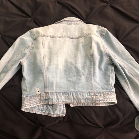 Size Medium comes with rips - Picture 2 of 2